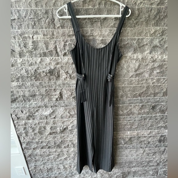 Pin stripe loose fitting jump suit - Picture 1 of 6